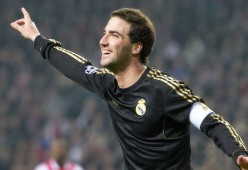 kaiyun体育app-MVP榜第五！詹皇绝杀者成NBA最大奇迹，岂止1亿合同，他真值3个亿，詹皇最后时刻收比赛